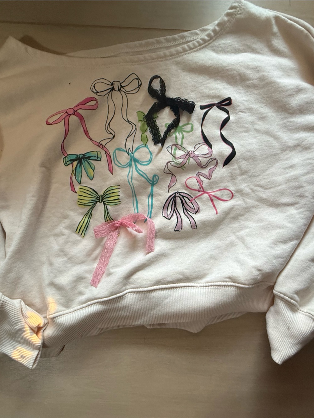 Crewneck Cropped Sweatshirt with Colorful Bow Embroidery Lace Large
